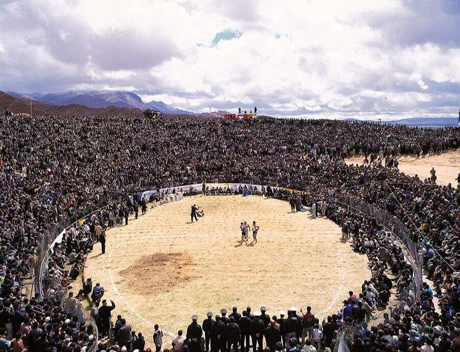 برگزاری مسابقات کشتی با چوخه شهرستان مانه در گود امام‌زاده اشرف